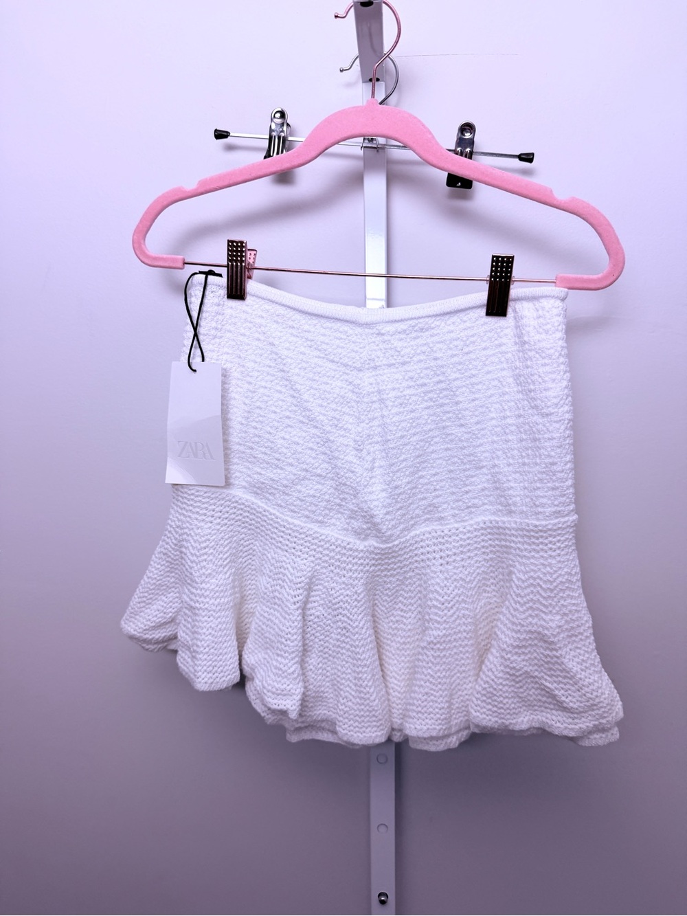 Zara White Knit Ruffle Hem Mini Skirt size S nwt